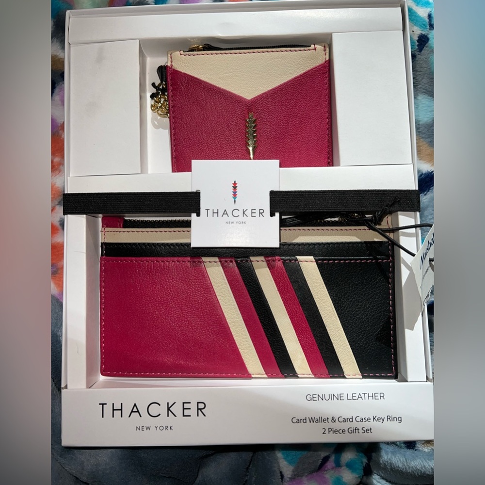 NWT 💥 Thacker wallet and change holder